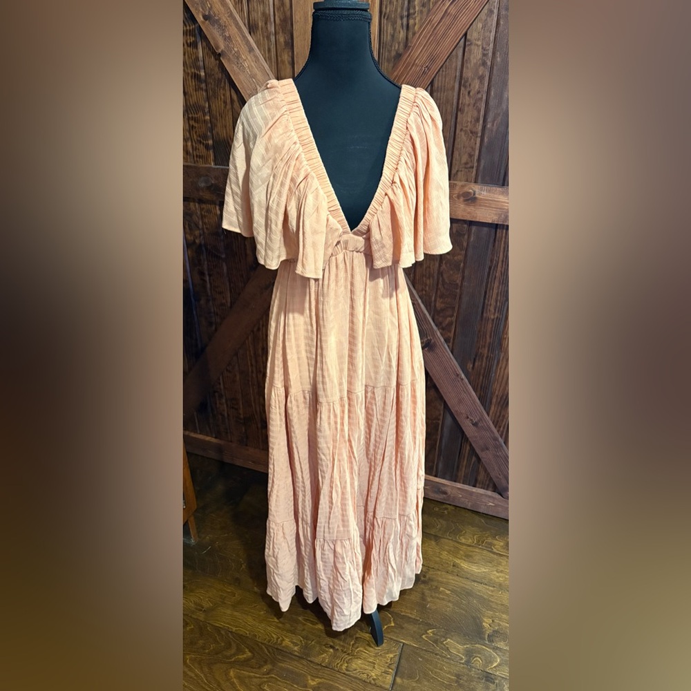Lalavon peach colored maxi dress, low v-neck, flutter sleeves, NWOT, large